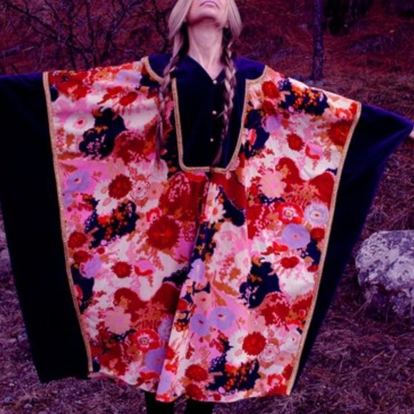 Vintage Cape - Picture 3 of 5